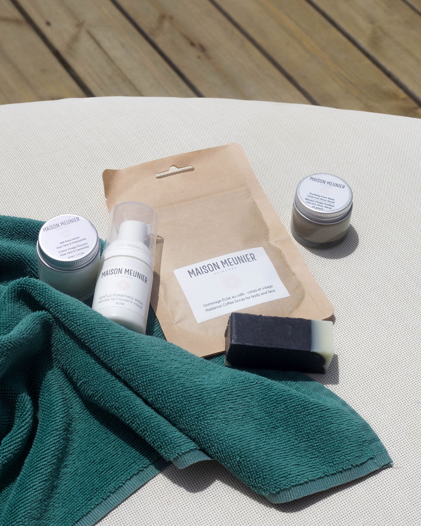 TRAVEL GIFT SET